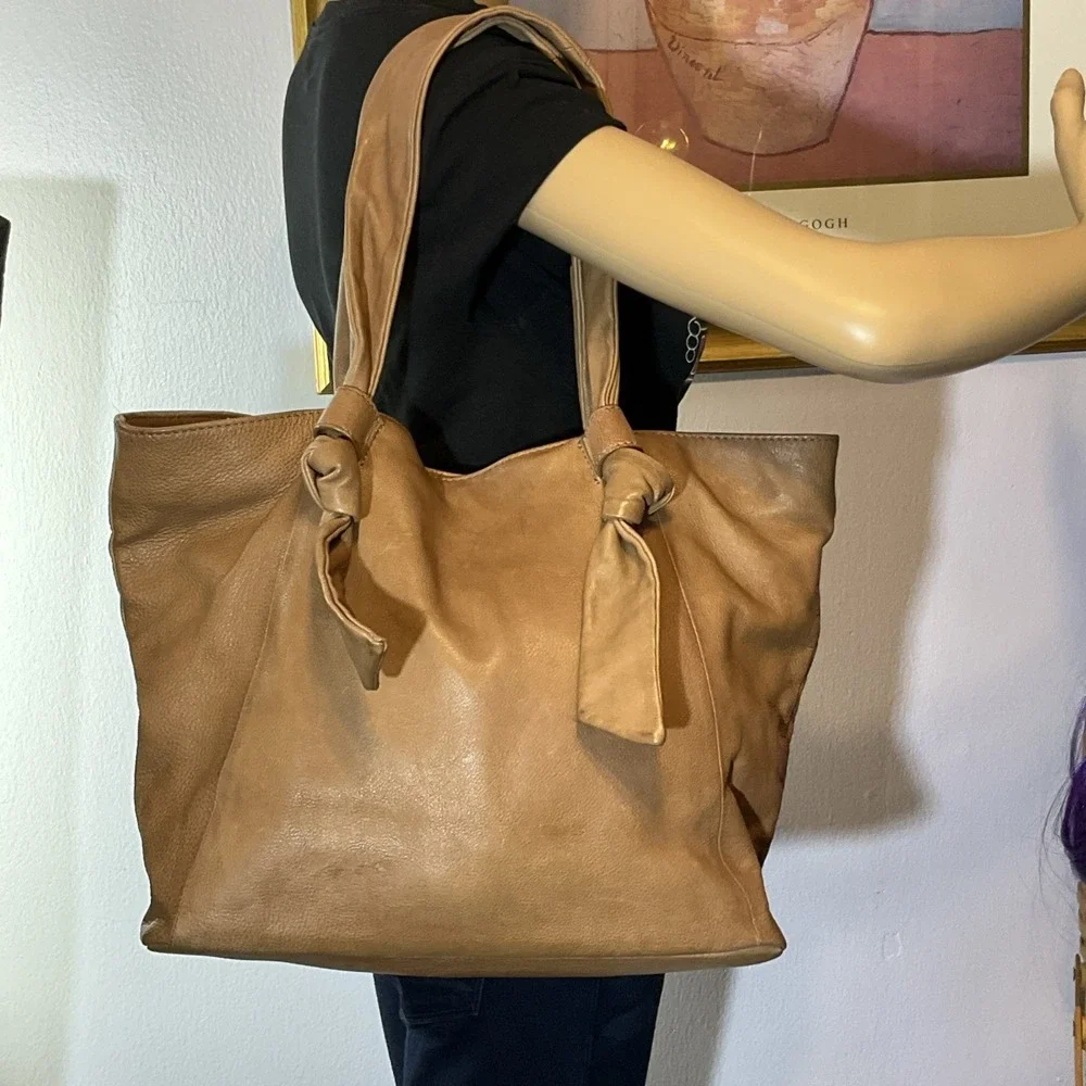 Frye Nora Knotted Hobo Shoulder Tote Beige Soft Leather With Dust Bag - Picture 10 of 16